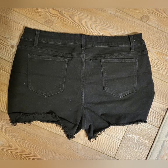 Black Denim Shorts Size 19 - Picture 3 of 5